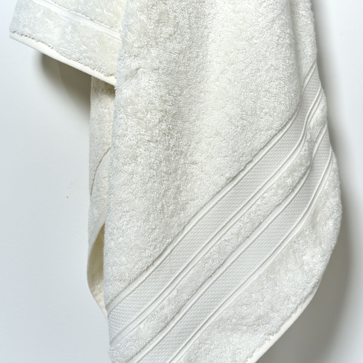 03 09 0058 Toalha Banho Magnific Marfim 002